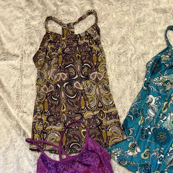 Lot of 4 Prana Tanks, Fit Like Mediums - Picture 2 of 10